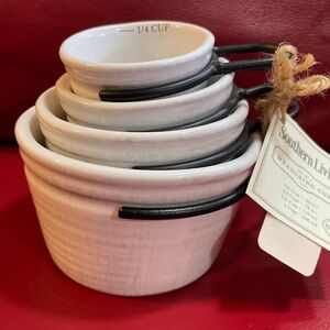 NWT Southern Living Stoneware Measuring Cups Set of 4 - Kitchen Gift Set
